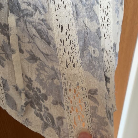 Abercrombie & Fitch Crop Blouse - Picture 3 of 4